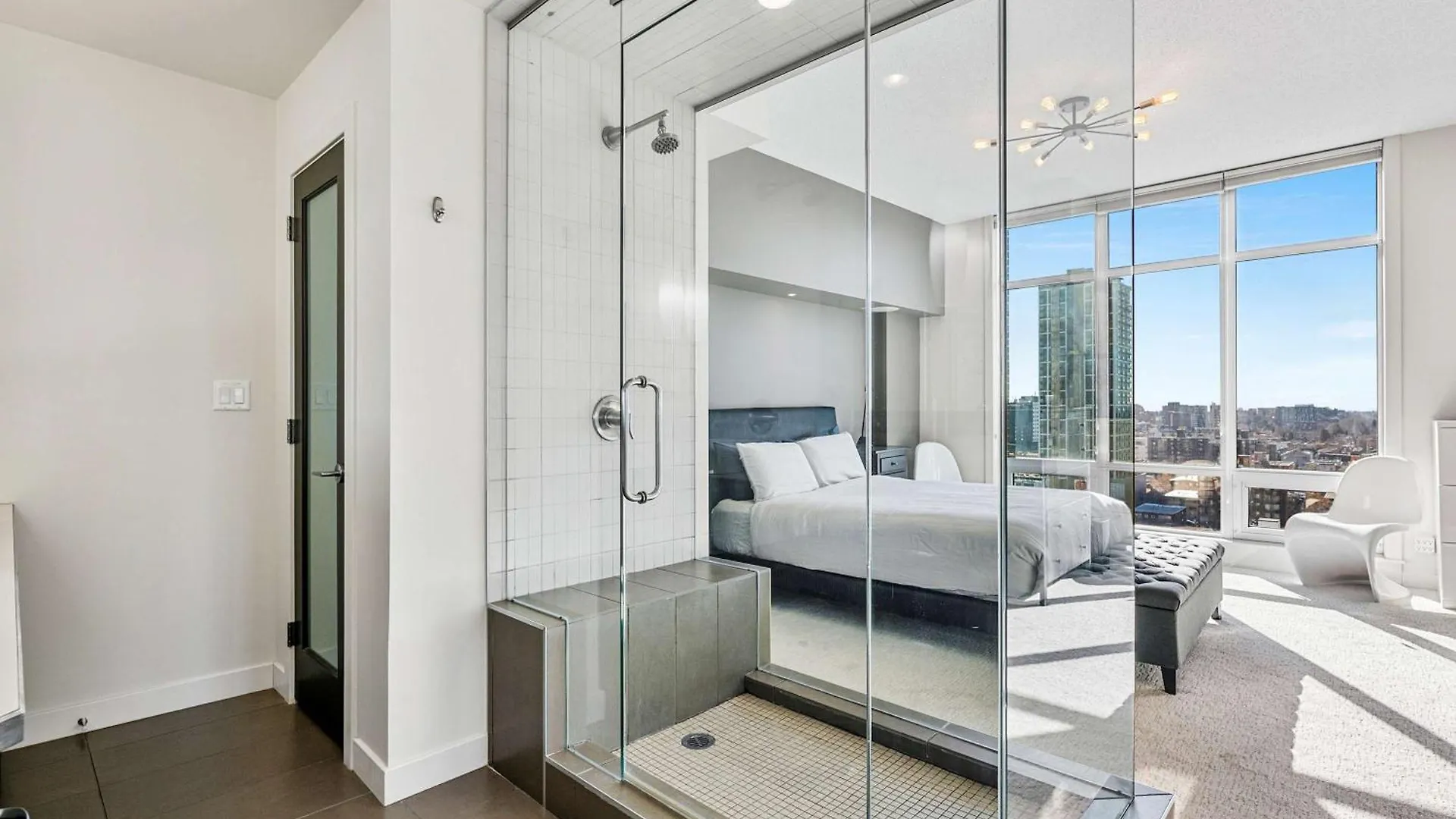 Urban Oasis - 2Br Condo Downtown Large Balcony Calgary 0*,  Canada