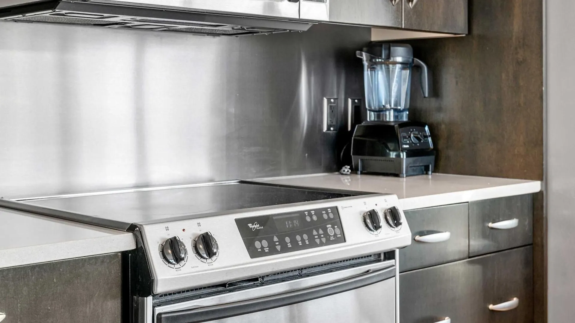 Urban Oasis - 2Br Condo Downtown Large Balcony Calgary