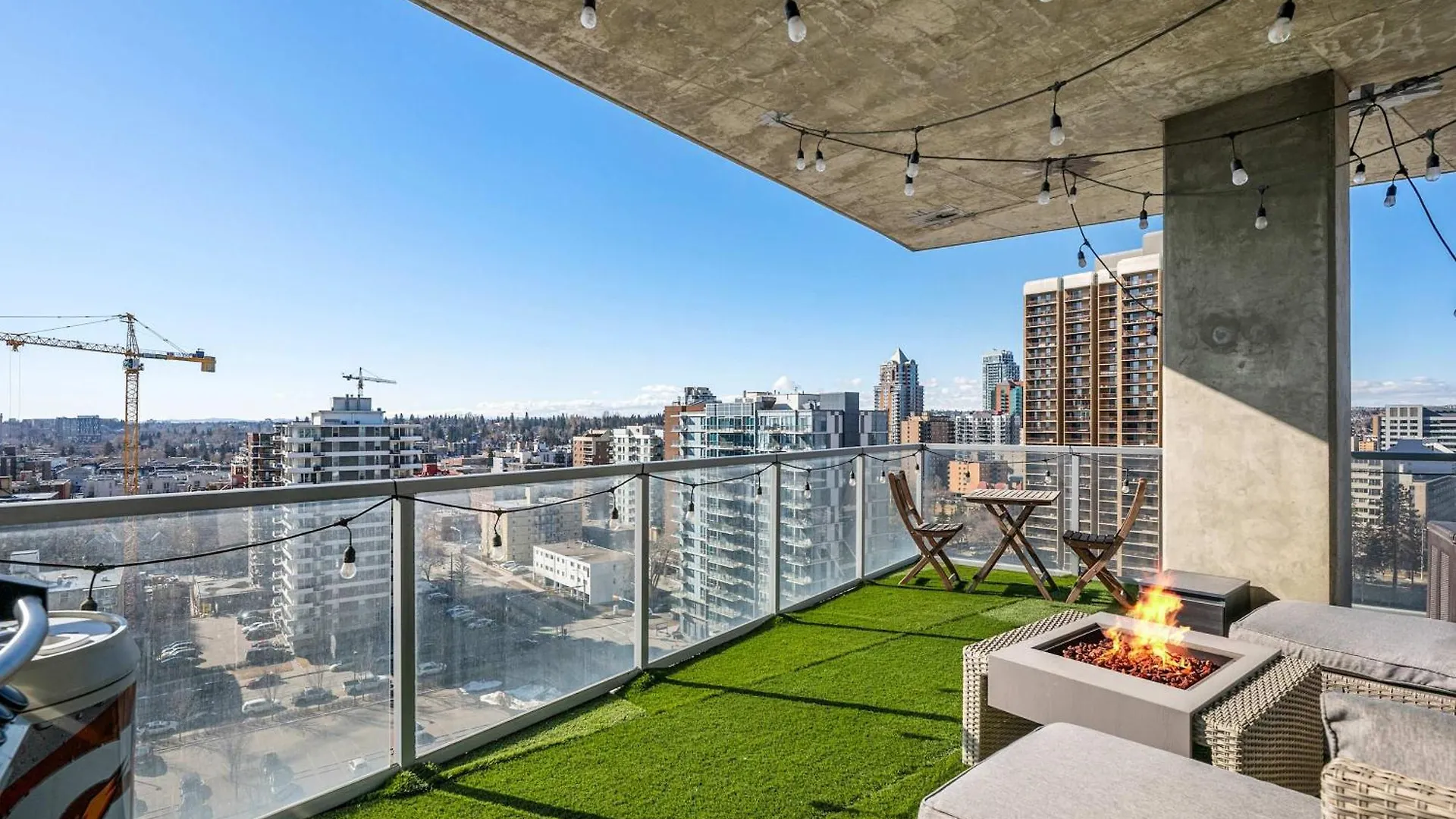 Apartment Urban Oasis - 2Br Condo Downtown Large Balcony Calgary