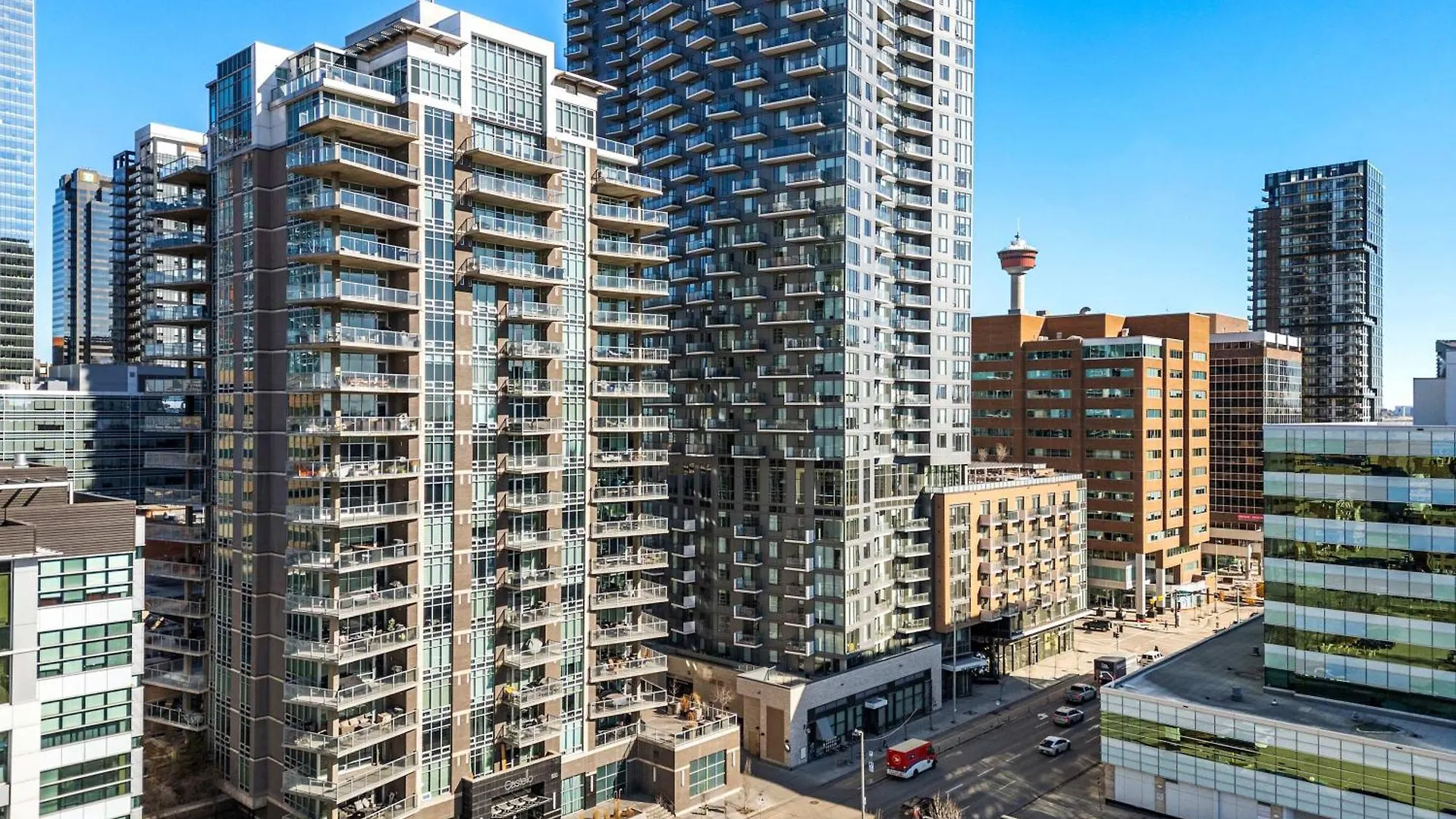 Urban Oasis - 2Br Condo Downtown Large Balcony Calgary Canada