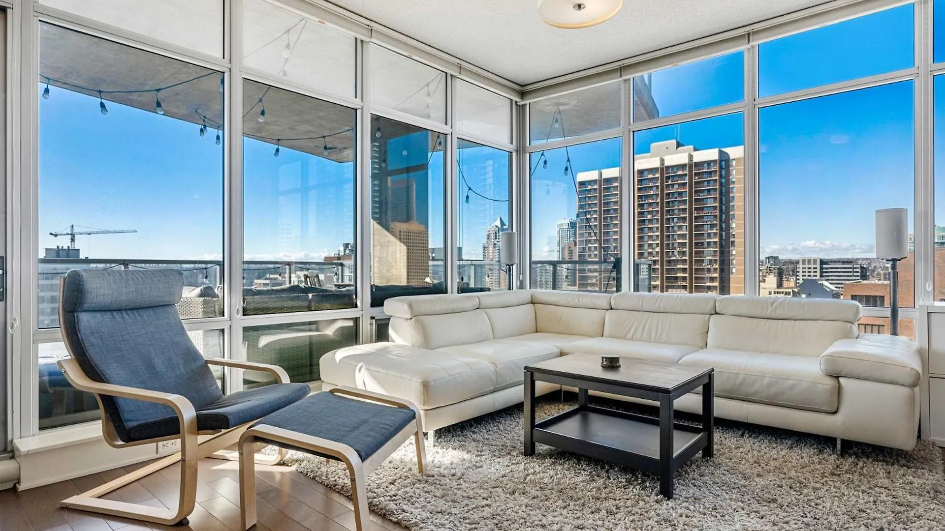 Urban Oasis - 2Br Condo Downtown Large Balcony location